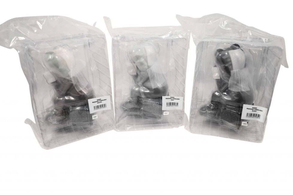 KAWS Companion Vinyl Figure Passing Through Set Black Grey Brown  – Baer & Bosch Auctioneers