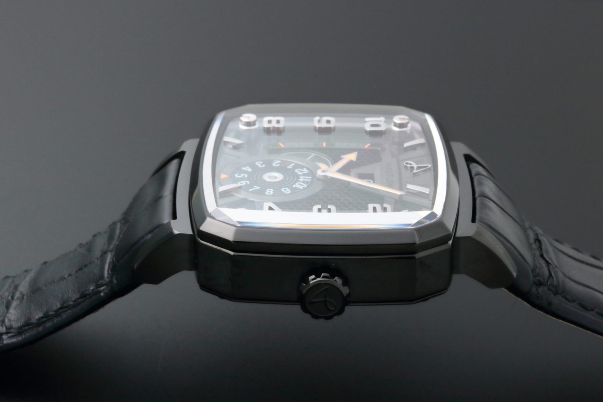 3242A-Hautlence-Destination-03-Dual-Time-Watch1_1.jpg
