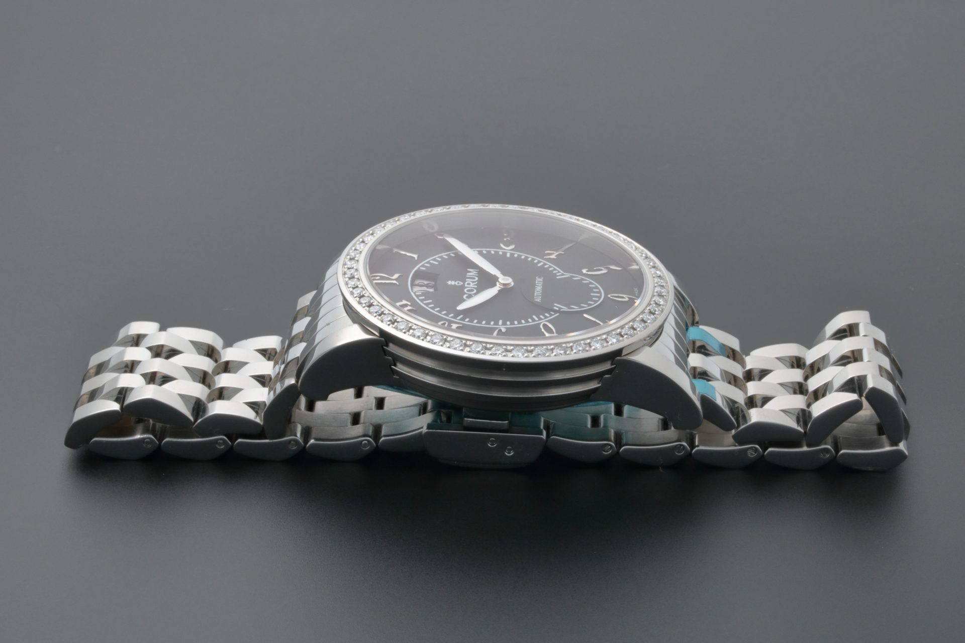 3913A-Corum-Classical-Grande-Date-Diamond-Watch-922.203.47_2.jpg