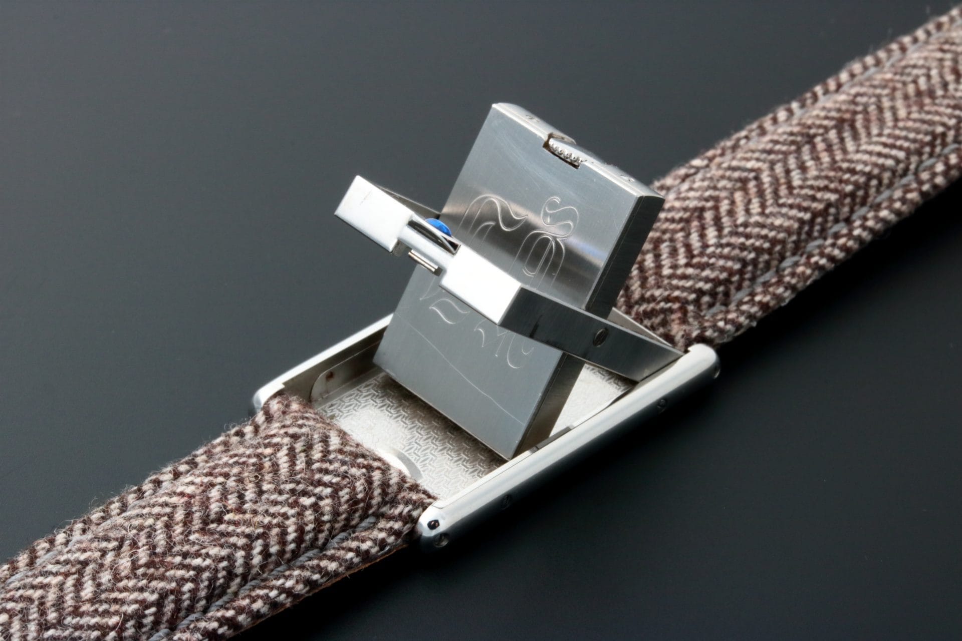 3923-Cartier-Tank-Basculante-Mechanical-Watch-2390_5.jpg