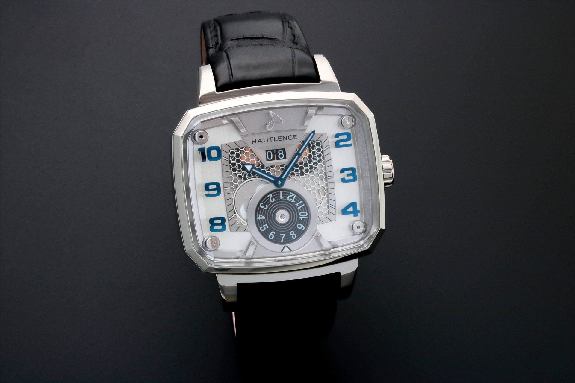 3950C-Hautlence-Dual-Time-Destination-02-Watch.jpg