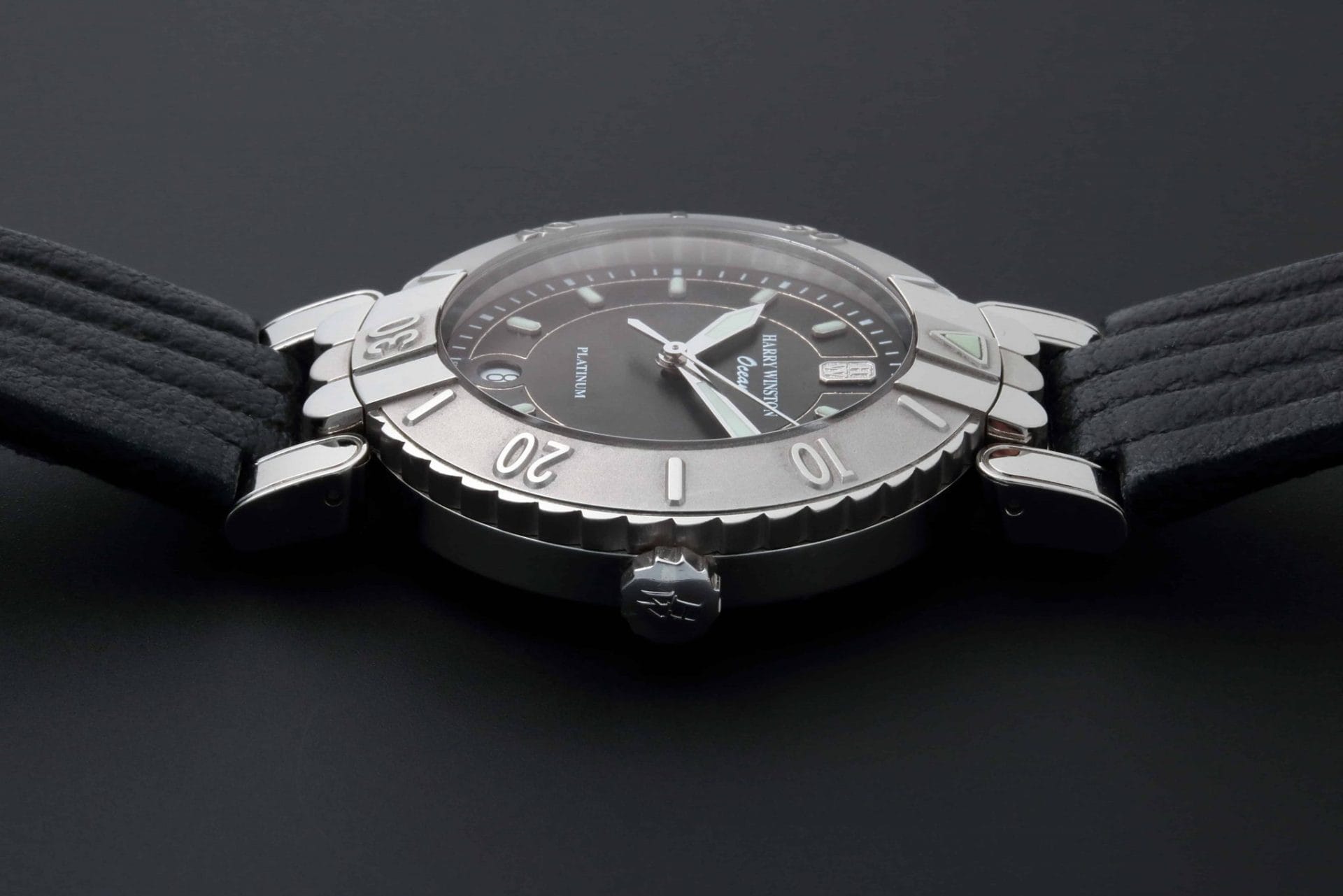 Harry-Winston-Ocean-Submariner-Date-BLK-PLT-400_MADV39P1.jpg