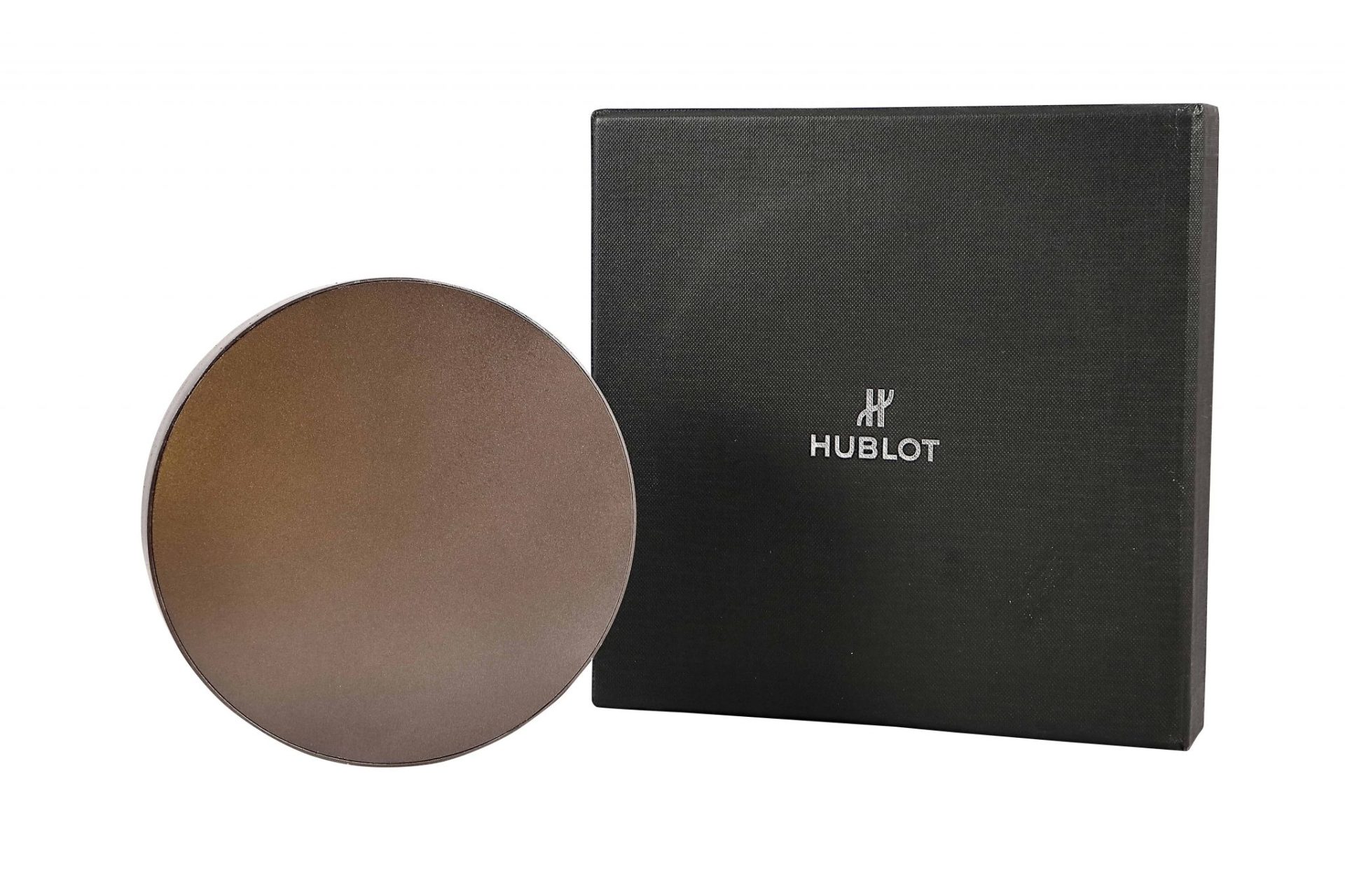 Hublot-Carbon-Fiber-Ashtray2.jpg