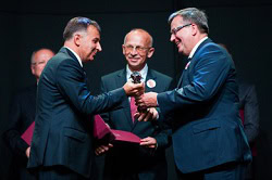 130607.nagroda.prezydent.fot.wojciech.grzedzinski.01.250x166