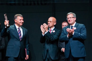 130607.nagroda.prezydent.fot.wojciech.grzedzinski.02.390x260