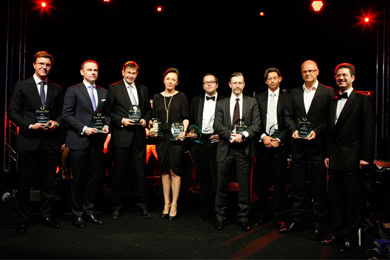 130607.statuetka.najlepszy.bank.roku.fot.executive.club.01.390x260