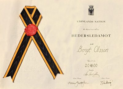 2000-10-26_Konstnären Bengt Olson utnämns till hedersledamot i Värmlands Nation