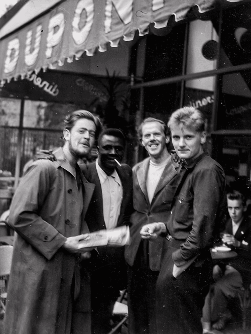 Bengt Olson med vänner i Paris 1952