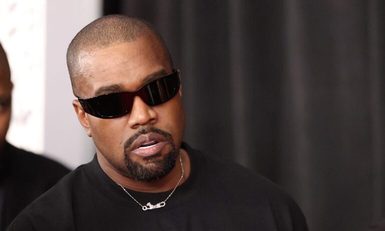 Comparing Drake to R. Kelly in Post-Kendrick Lamar Super Bowl Discussion
