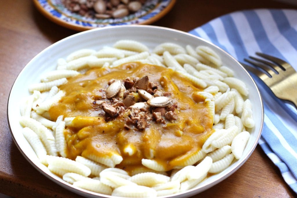 malloreddus-a-la-sauce-au-potimarron-et-noix-de-cajou-grillees