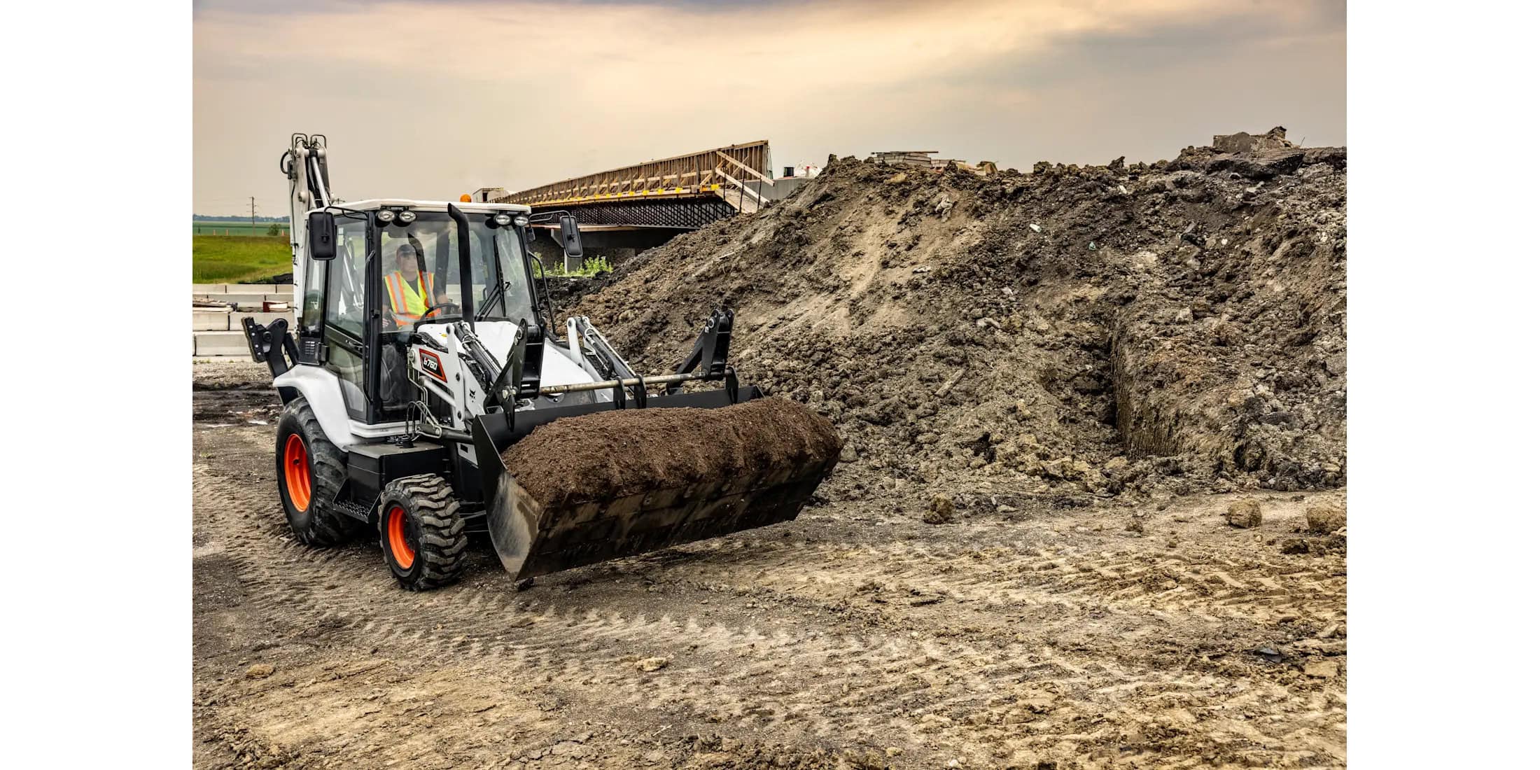 Browse Specs and more for the Bobcat B760 Backhoe Loader - Bobcat of North Texas