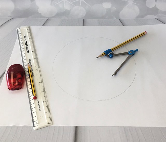 July Designing a Cake Collar