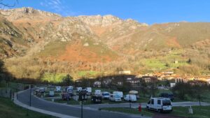 Camping al atardecer