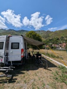 Parcela grande Camper con toldo