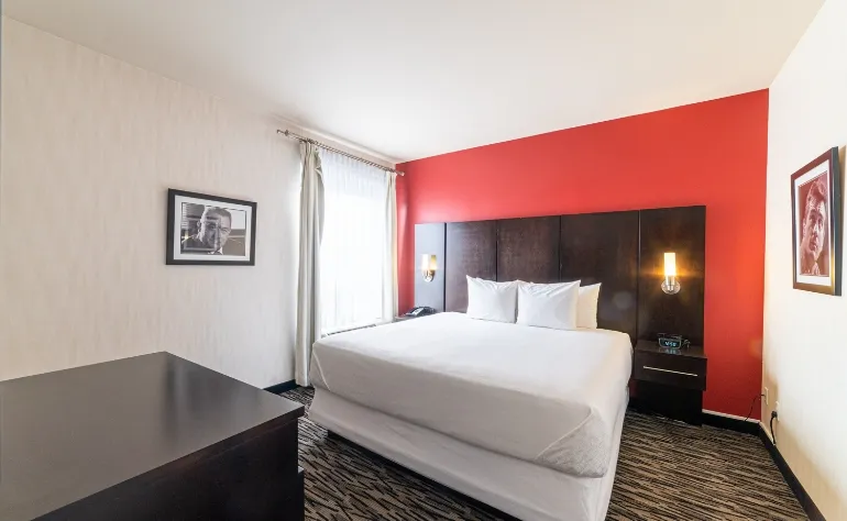 C Hotel Deluxe Two Bedroom (3)