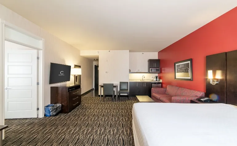 C Hotel Deluxe Two Bedroom (4)
