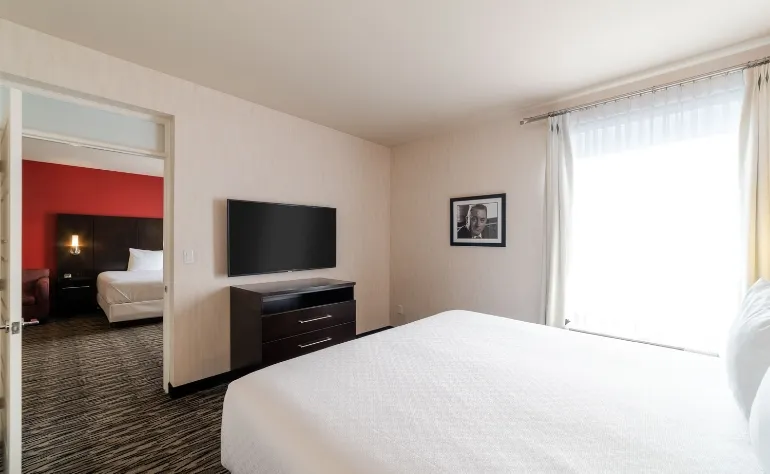 C Hotel Deluxe Two Bedroom (5)