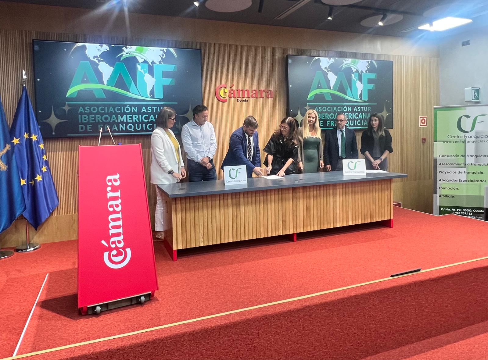 Firma del acta de intenciones de la AAIF en la Cámara de Comercio de Oviedo, 18 de septiembre de 2026