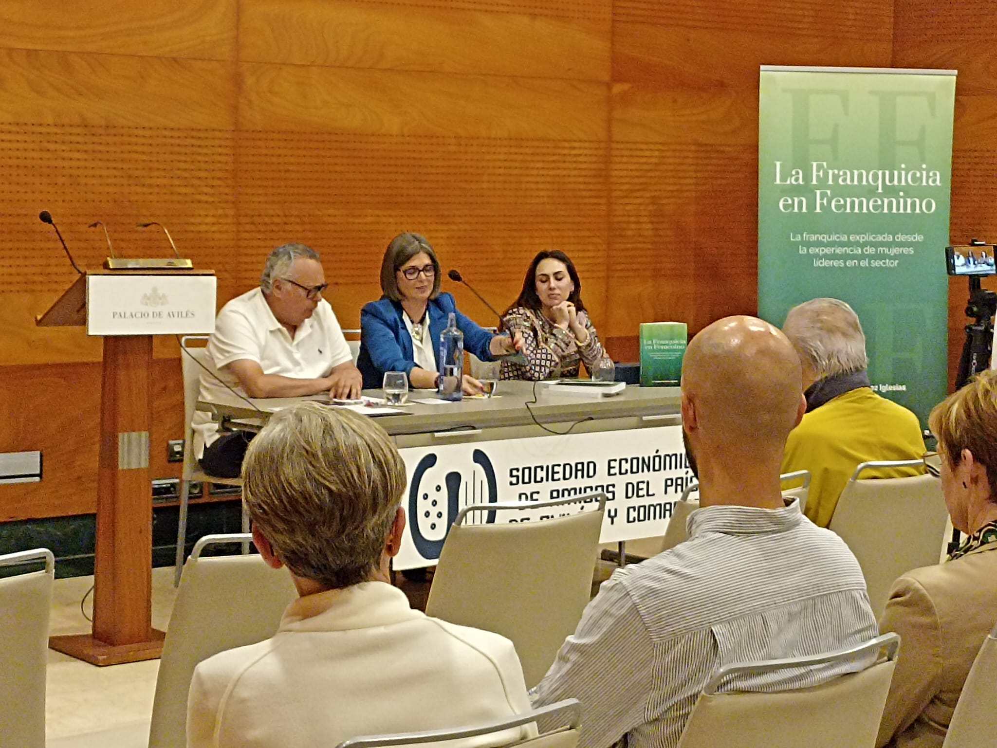 Presentación del libro en el Hotel Palacio de Avilés con la Sociedad Económica de Amigos del País de Avilés y Comarca