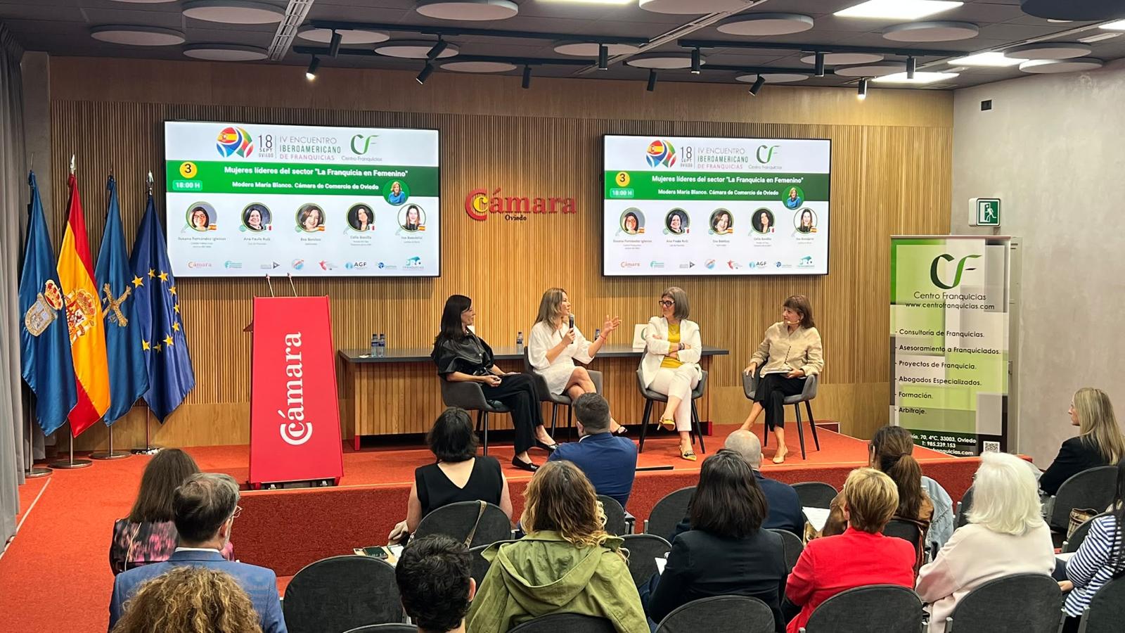 Mesa de mujeres líderes en franquicia en el IV Encuentro