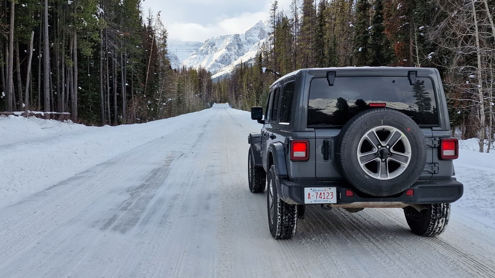 Nebenstraße vom Icefields Parkway