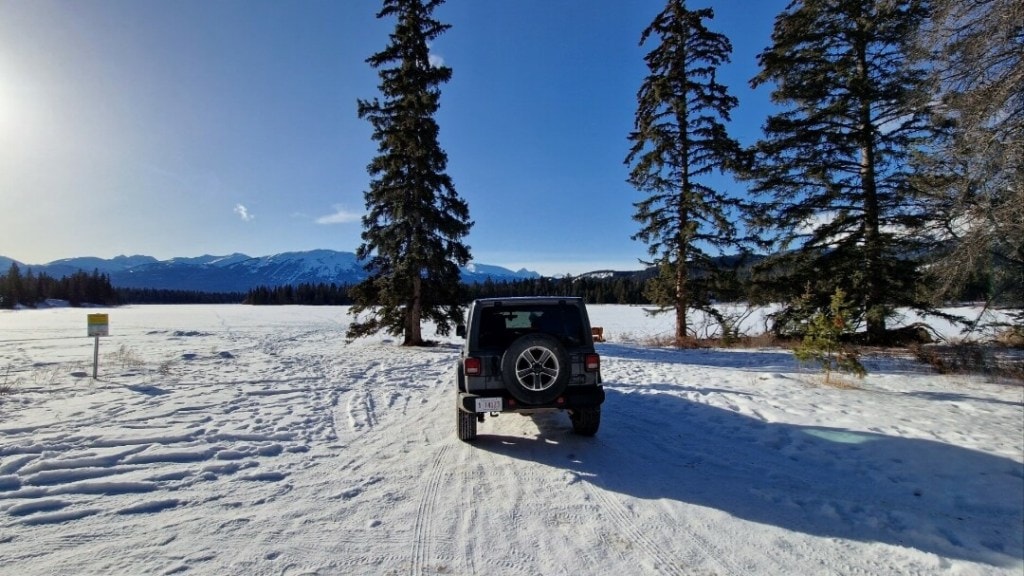 Parkplatz direkt am See in Kanada