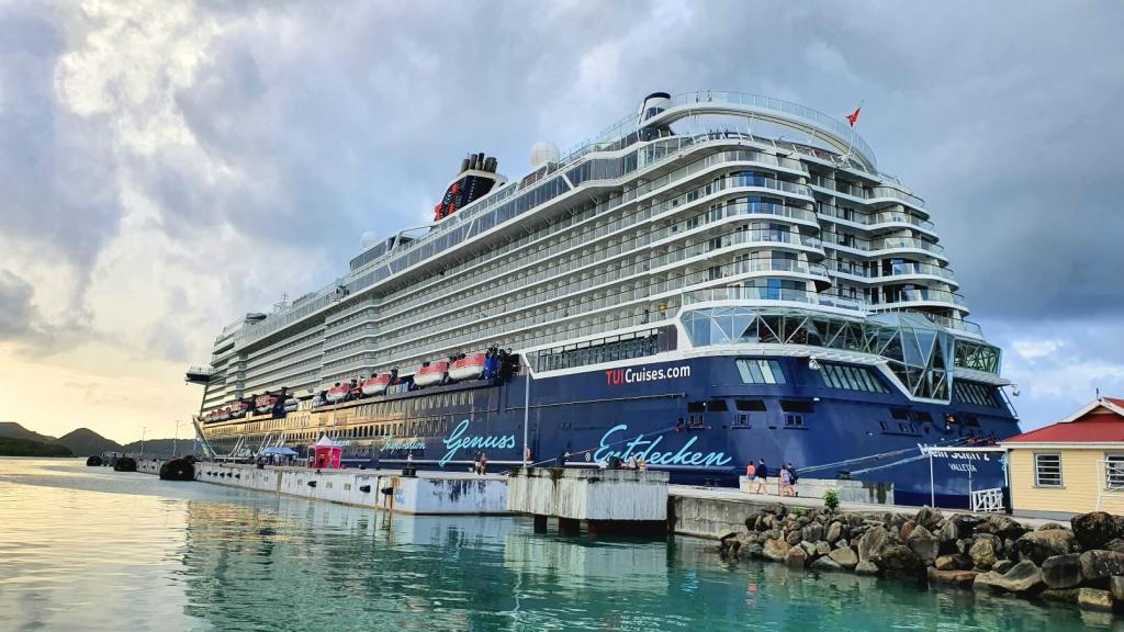 Mein Schiff 3 der TUI im Hafen von St. Johns