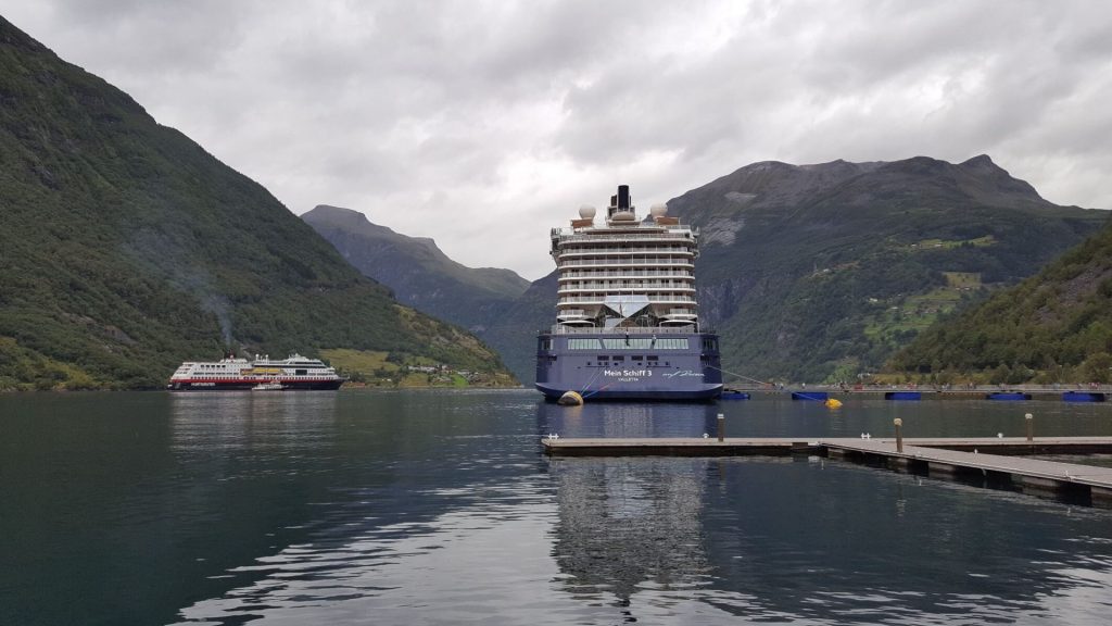 Die Mein Schiff im Geiranger Fjord