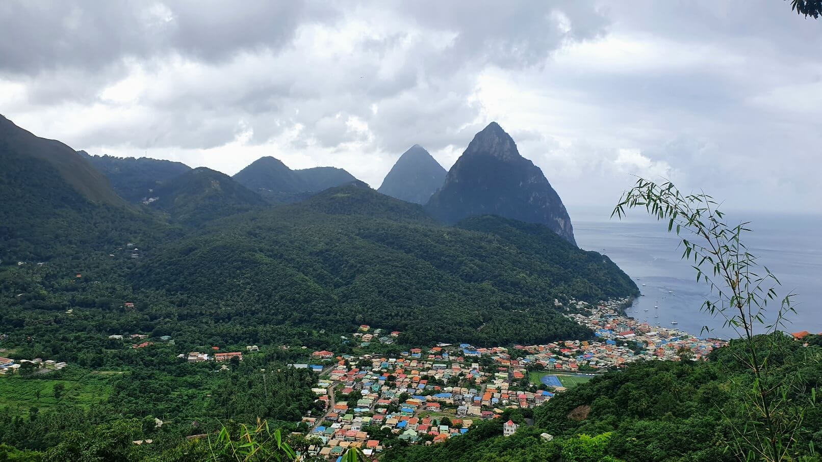 Landausflug St. Lucia, Ausblick auf Pitons