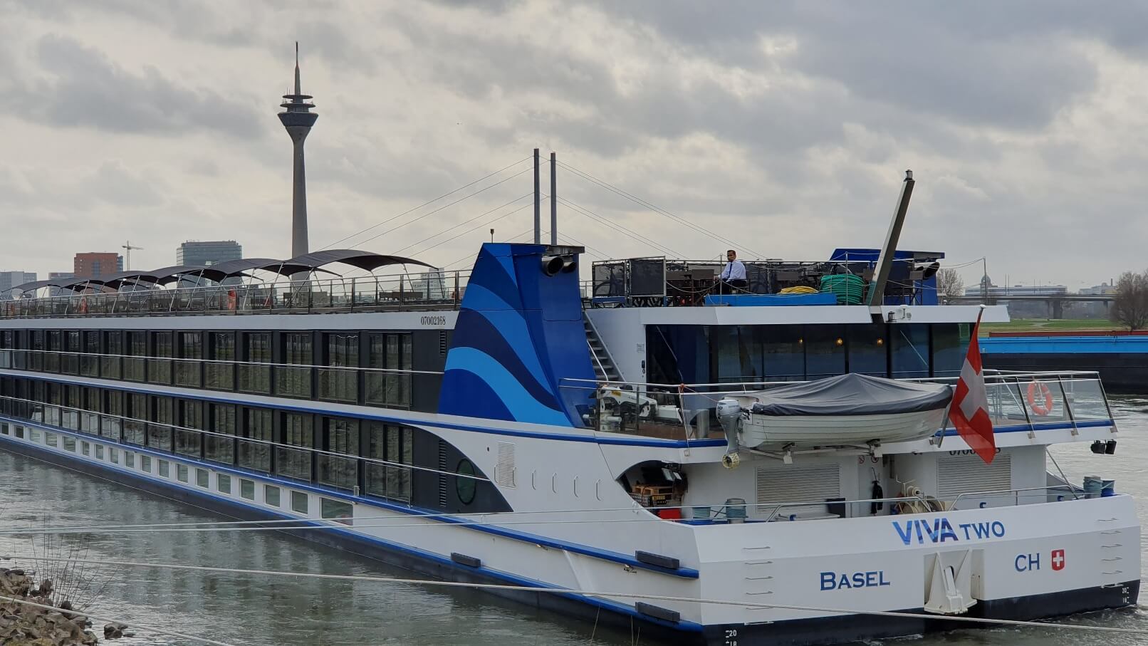 Die Viva Two in Düsseldorf, Start des Citytrip Niederlande
