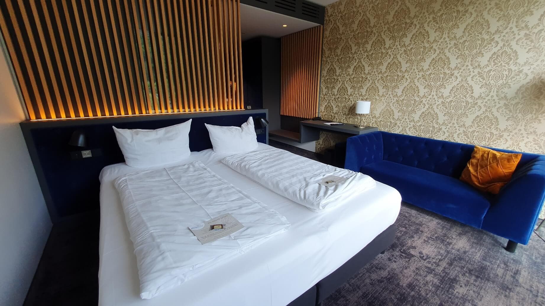Doppelzimmer mit Sitzmöglichkeite im Emser ThermenHotel