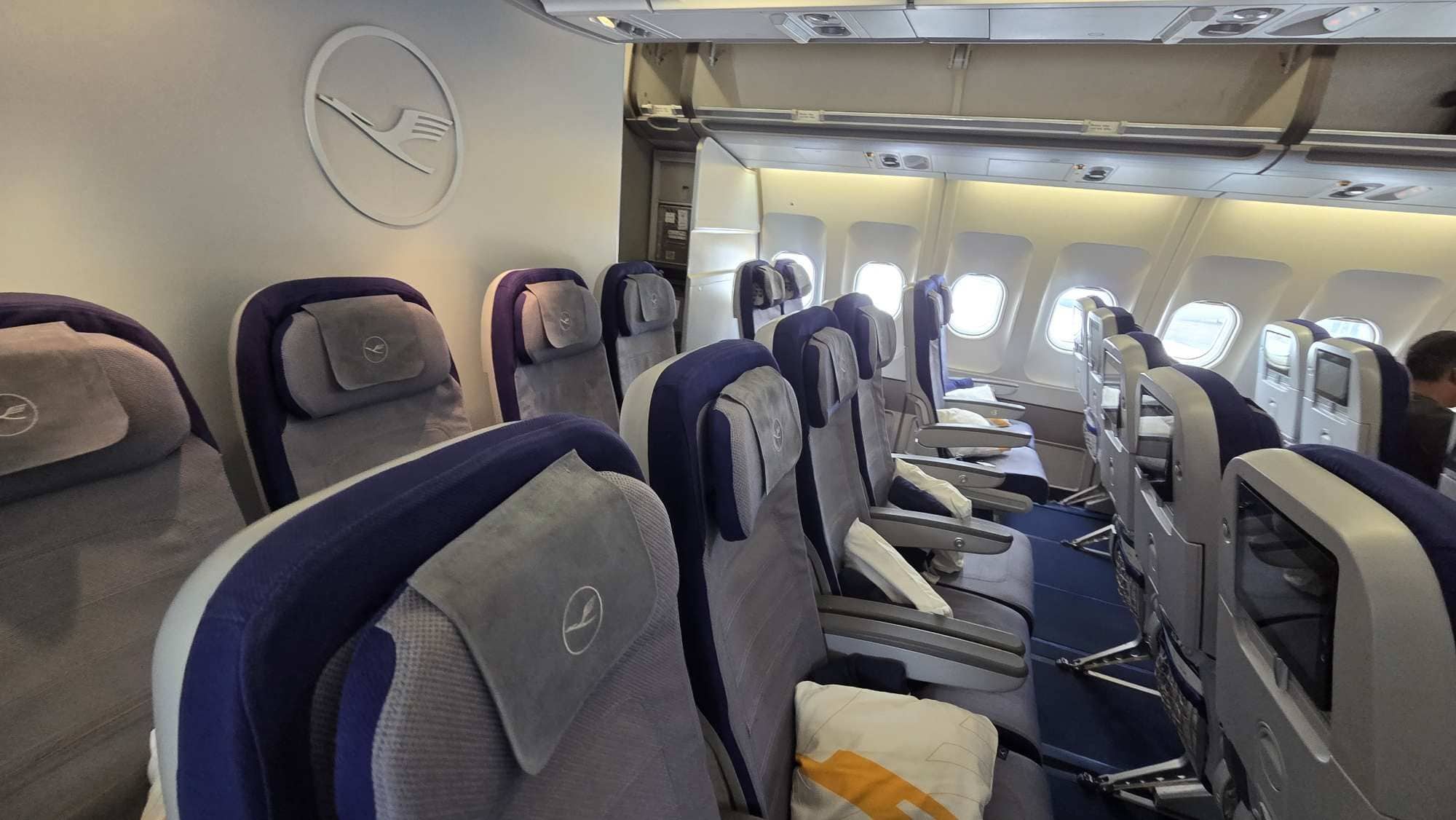 Kabine Lufthansa Economy Class A340-300