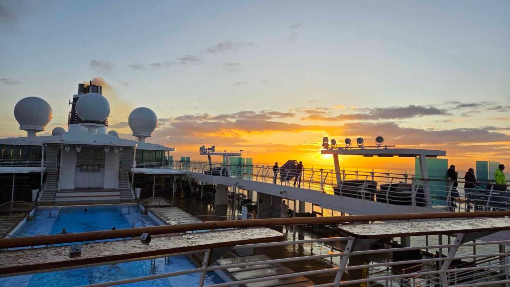 Kreuzfahrtschiff Mein Schiff 3 auf dem Weg in den Norden - Kurzkreuzfahrt