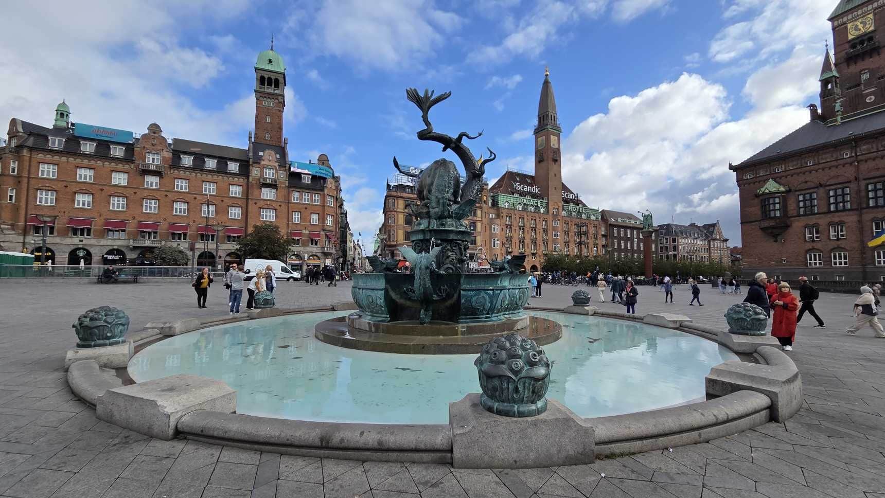 Rathausplatz vom Landausflug auf eigene Faust in Kopenhagen