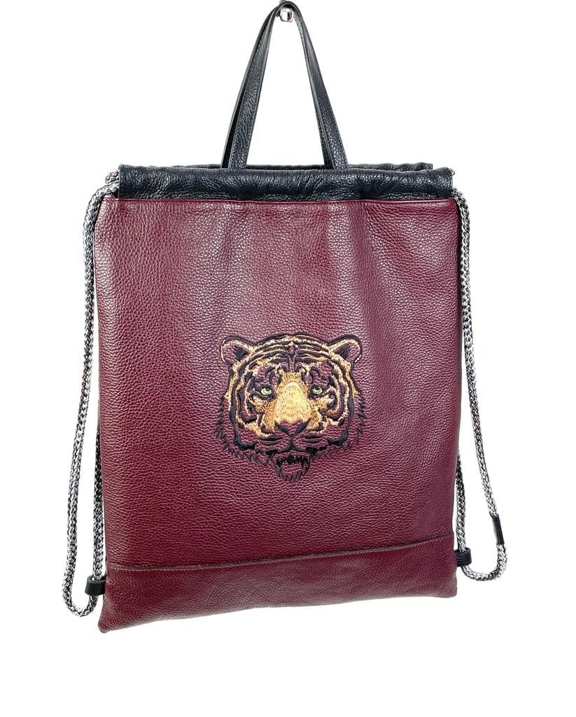 Mochila de piel con bordado tigre