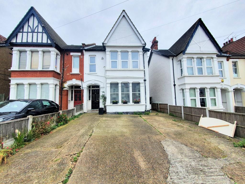Flat to let in Westcliff On Sea, Essex