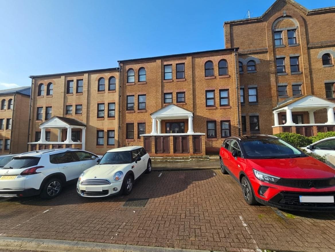 Flat for sale in Southend On Sea, Essex