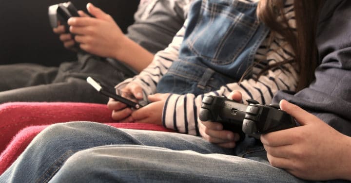 family screen time and digital devices