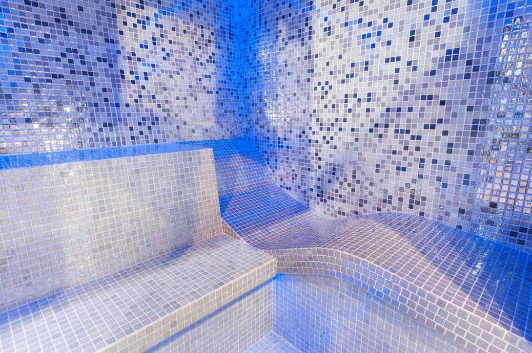 Hammam Ovation Lounge intégralement carrelé en mosaïques
