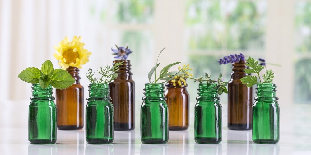 Bouteilles d'huiles essentielles