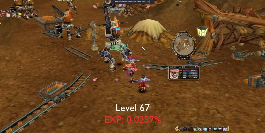 Flyff Universe Level-67-Charakter kämpft gegen Crane Machinery Monster in Darkon 1