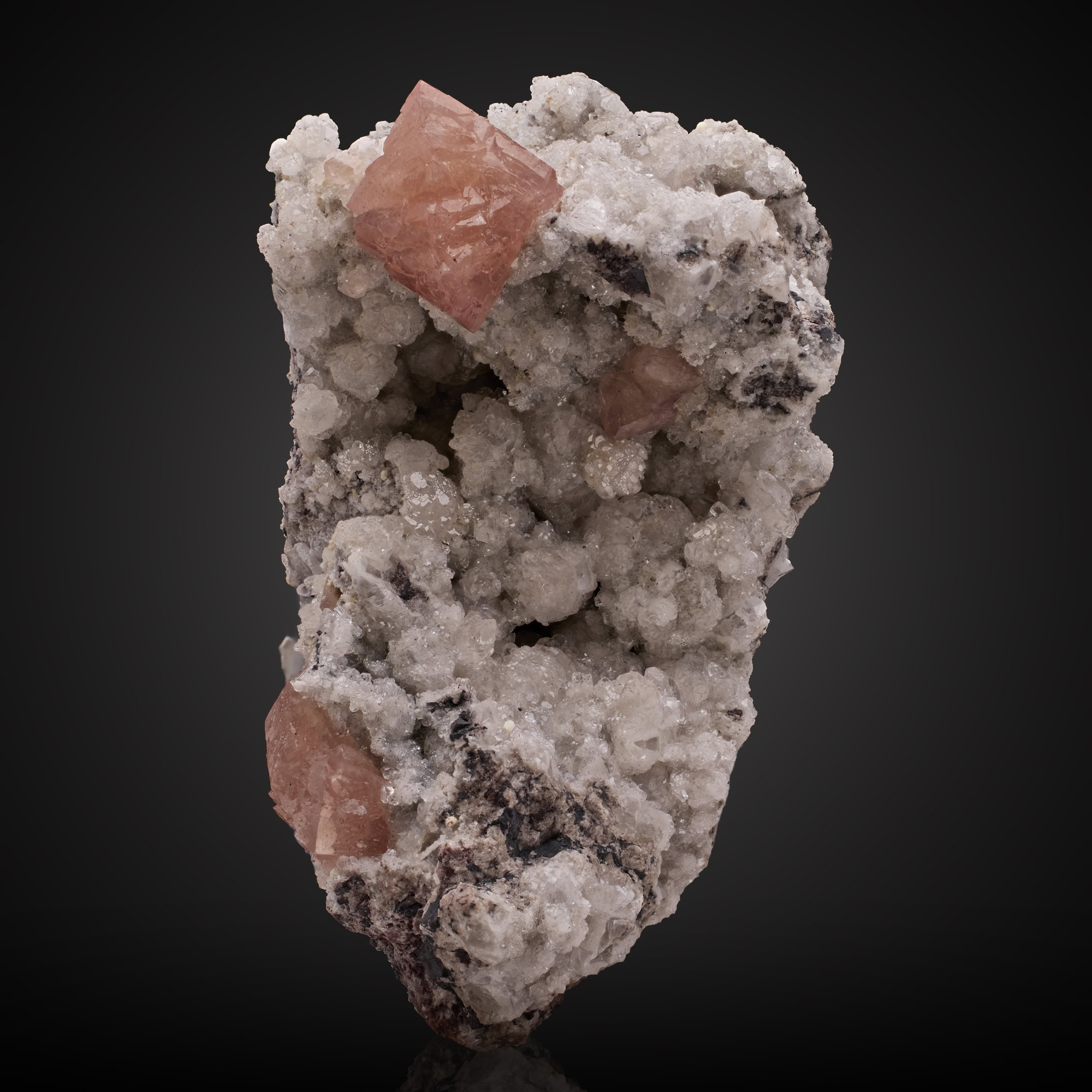 Olmiite, Calcite