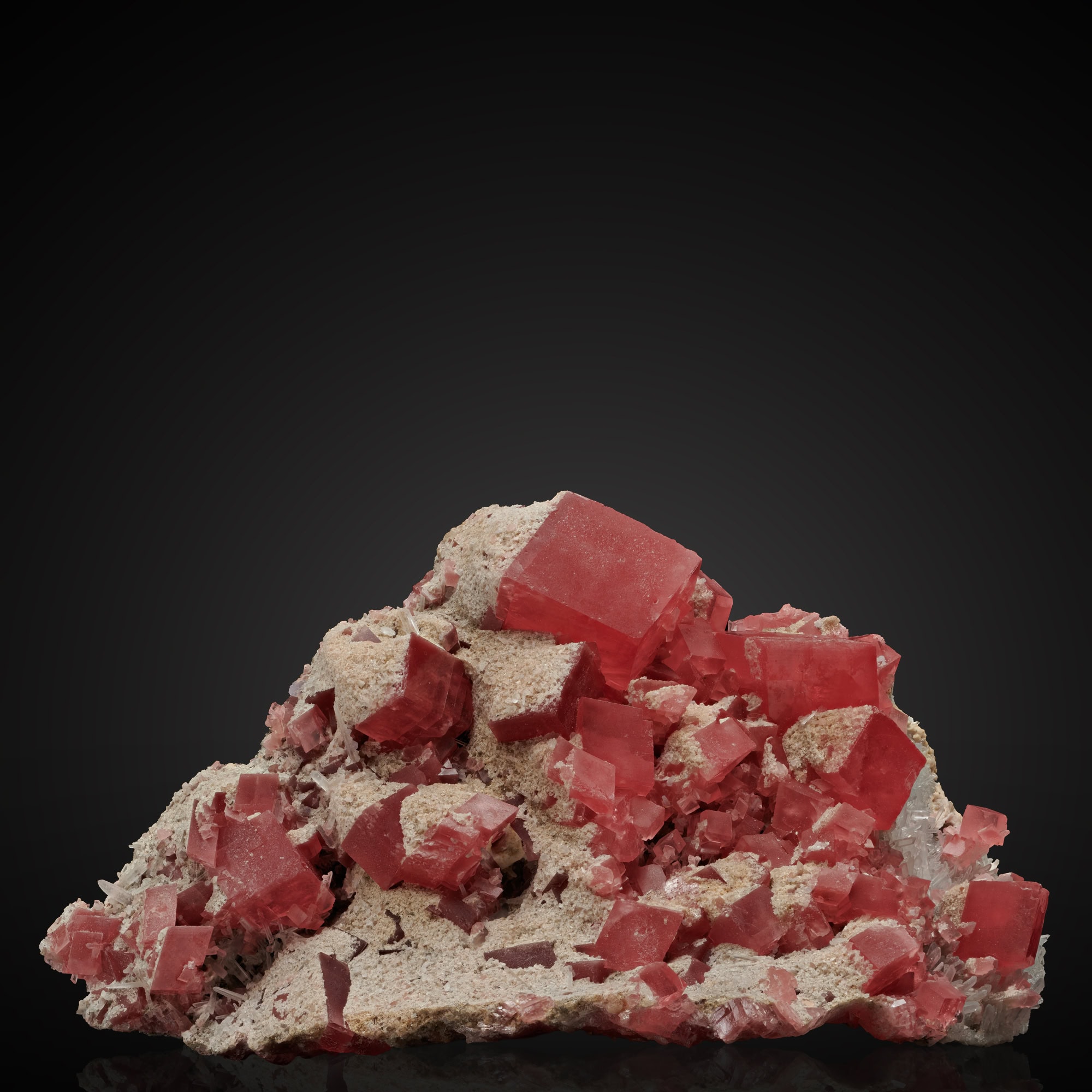 Rhodochrosite, Quartz