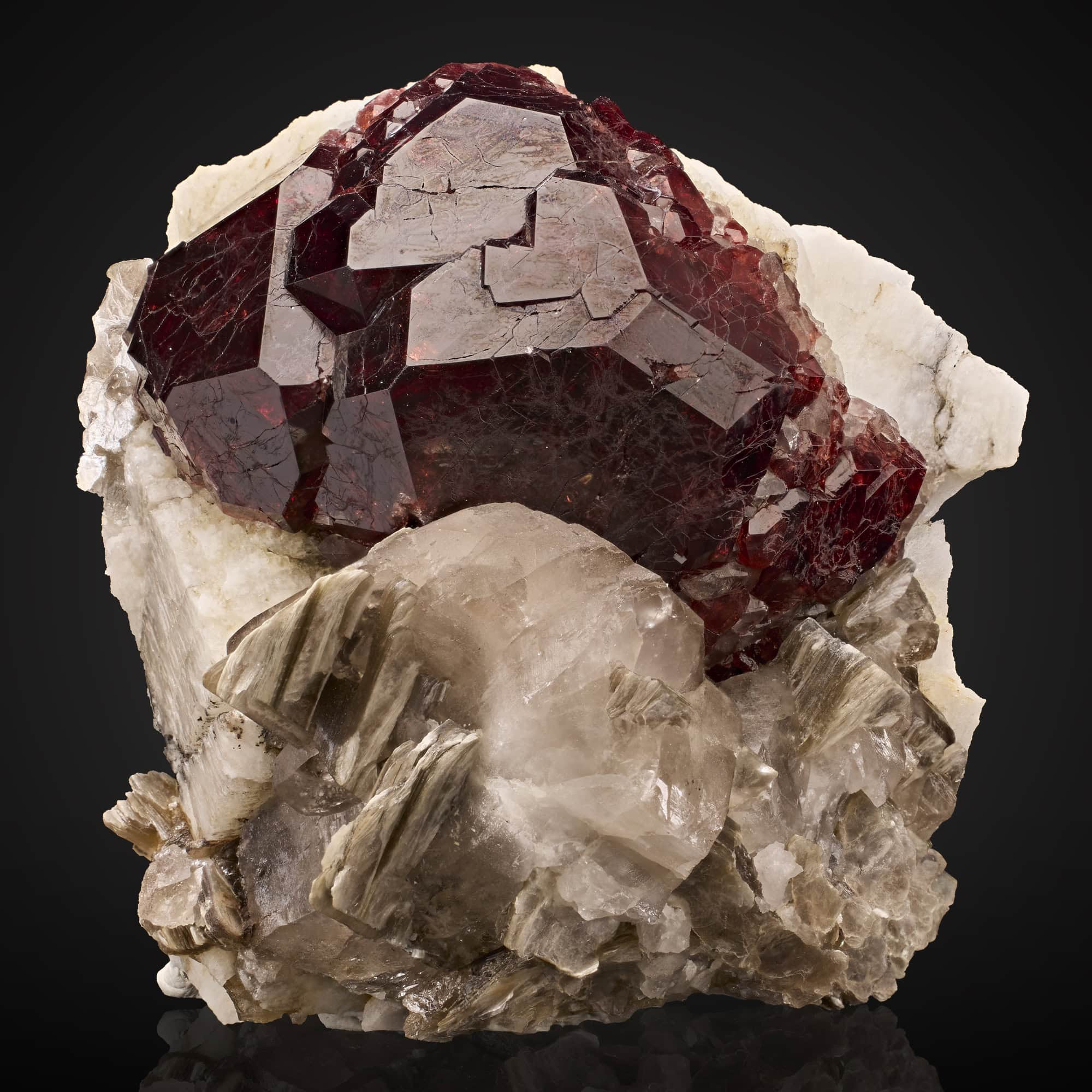 Garnet v. Spessartine, Quartz, Muscovite