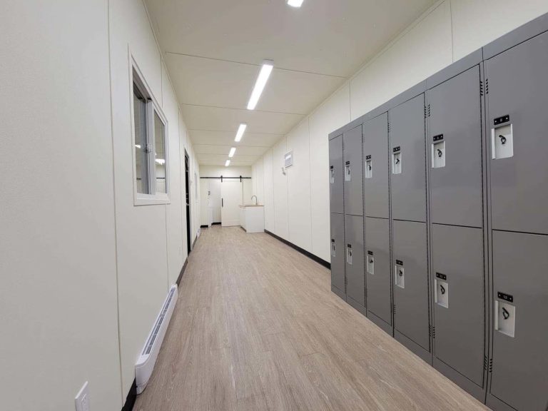 40&rsquo; Lunchroom + Locker room