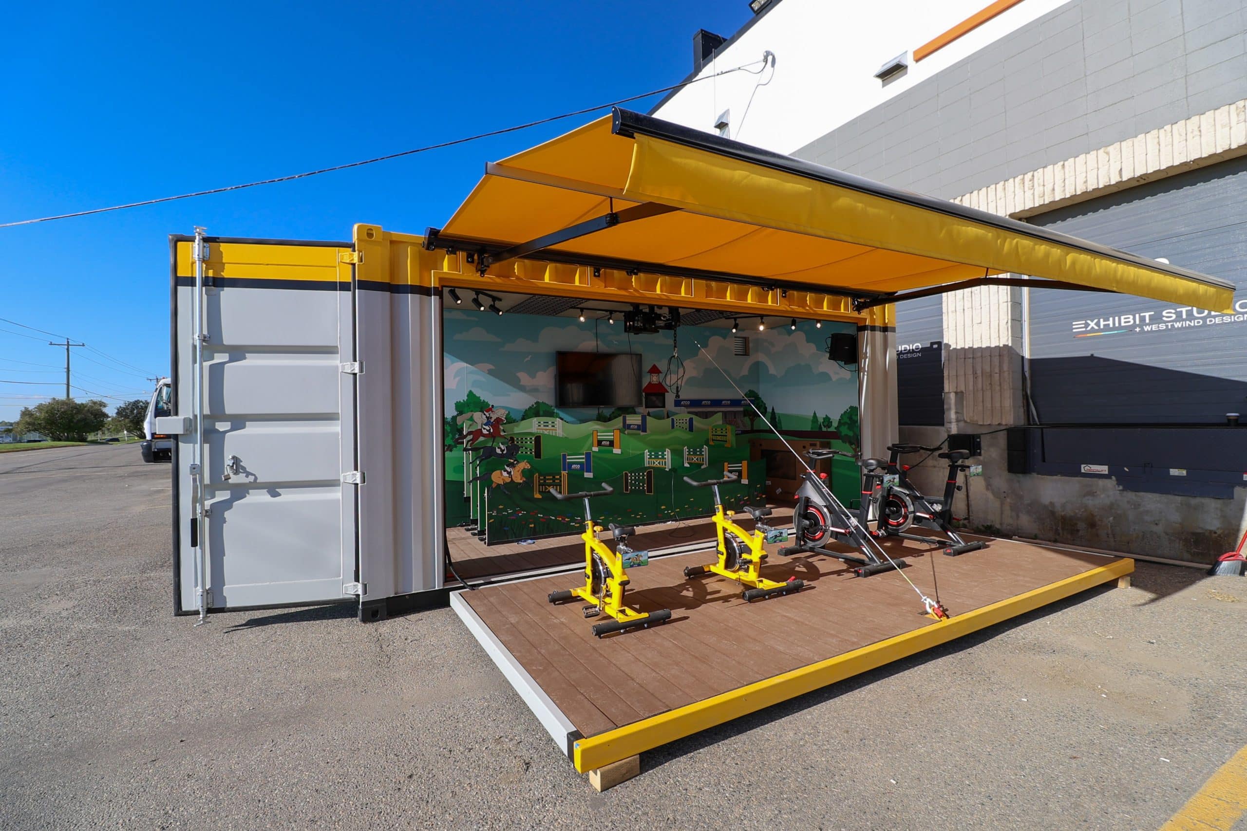 20′ w/ Battery operated drop down wall - Custom Cubes