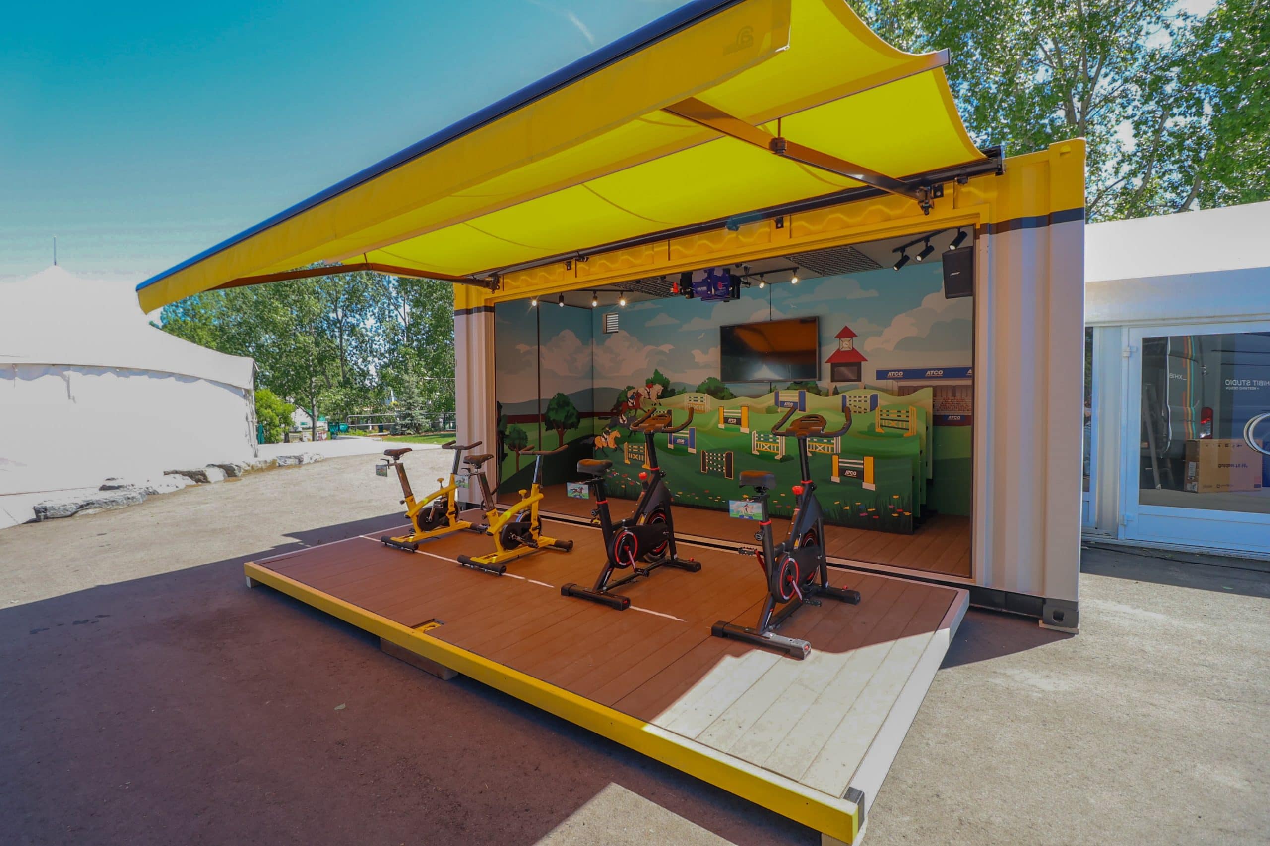 20′ w/ Battery operated drop down wall - Custom Cubes