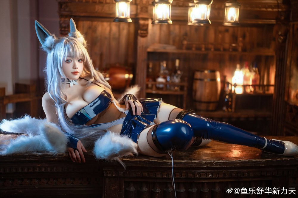 COSPLAY 指挥官，累了的话，要在我怀里睡一会吗？碧蓝航线 信浓@荔枝