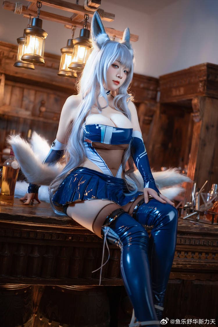 COSPLAY 指挥官，累了的话，要在我怀里睡一会吗？碧蓝航线 信浓@荔枝