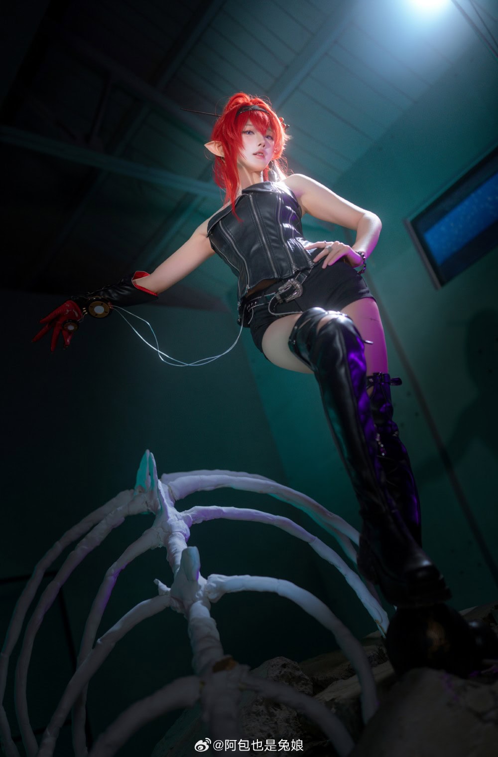 COSPLAY 有着成熟和魅惑感的少女！ 鸣潮 吟霖@阿包也是兔娘